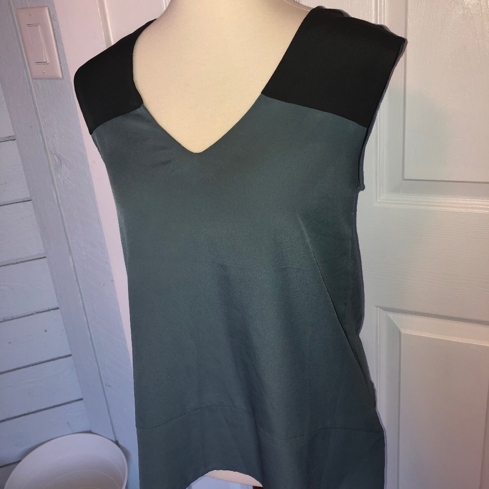 Sleevless two colored silk chiffon blouse‎